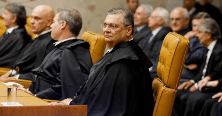 Crescimento de Tarcísio em pesquisas gera debates sobre indulto presidencial