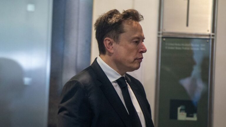 Musk leva OpenAI aos tribunais e disputa com Altman expõe guerra pelo controle da inteligência artificial